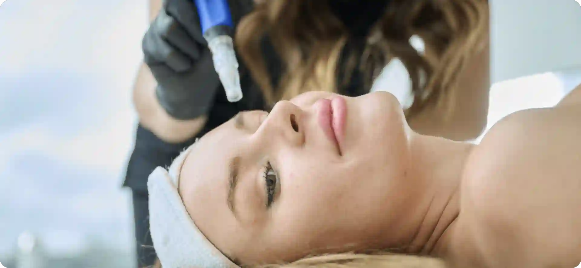How Do Microneedles Trigger New Collagen and Elastin in Loose Skin Wilmslow?